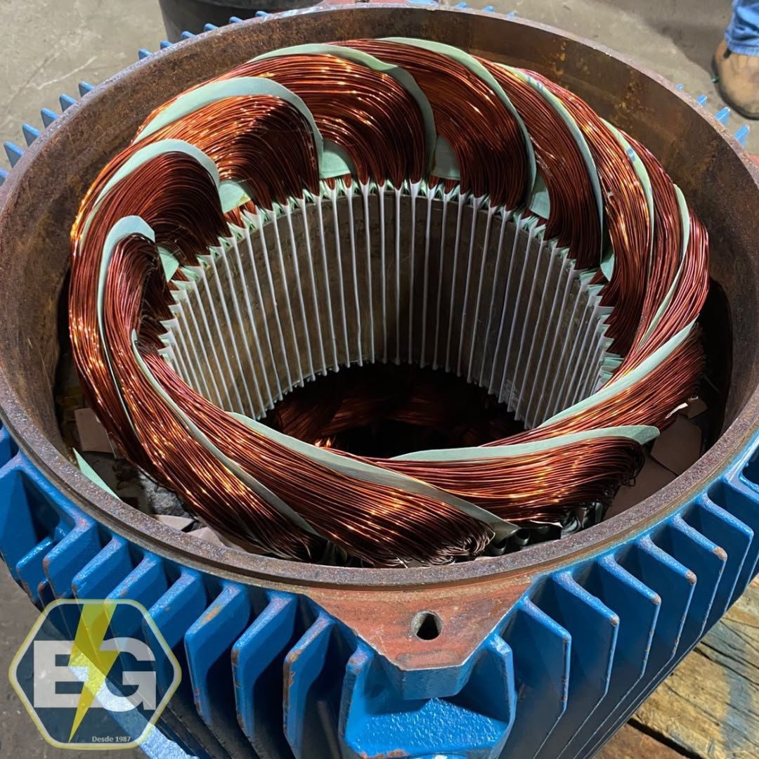 Motor elétrico em manutenção